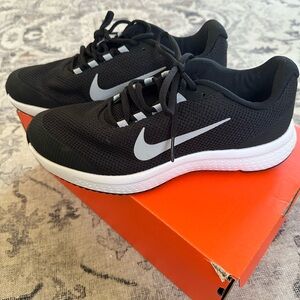 Nike women’s size 8.5. Brand new, never worn.